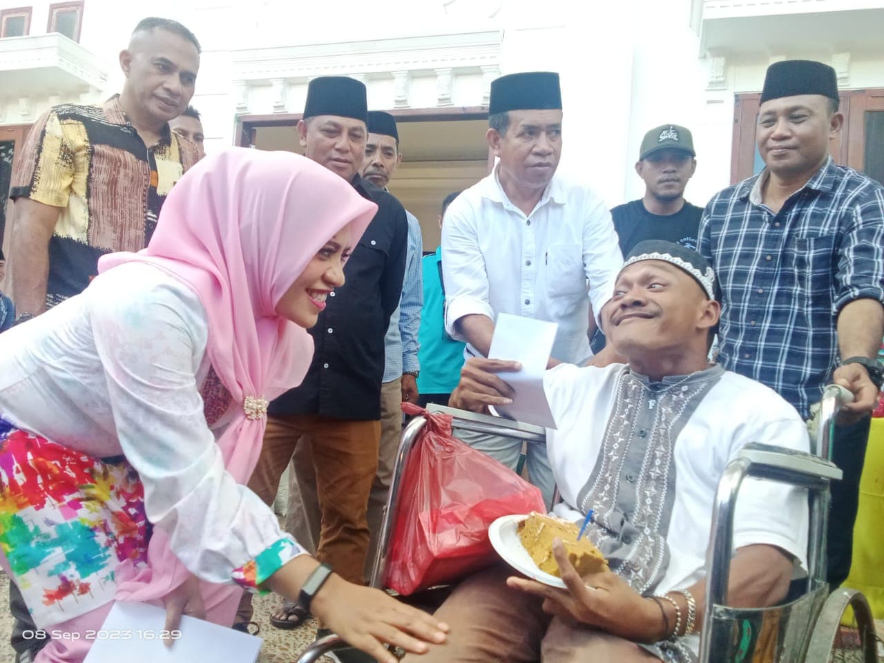Santuni Ratusan Anak Yatim Dan Janda, Bupati Kepsul: Ini Tradisi Keluarga Kami Dari Dulu