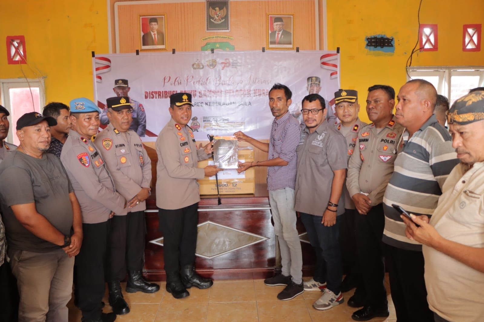 Bagikan Ratusan Buku dan Al-Qur’an, AKBP Cahyo: Ini Program Polri Untuk Tingkatkan Literasi