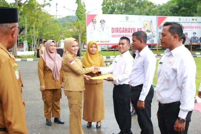Bupati Fifian Serahkan SK Ratusan PPPK Di Sula, Ini Yang Disampaikannya