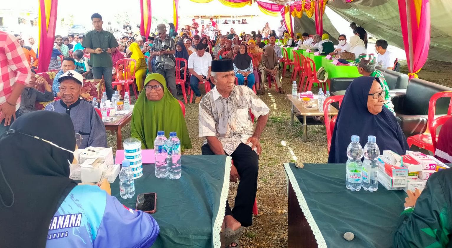 jurnalis-dan-pemda-hadir-untuk-rakyat-pengobatan-gratis-di-fukweu-disambut-antusias